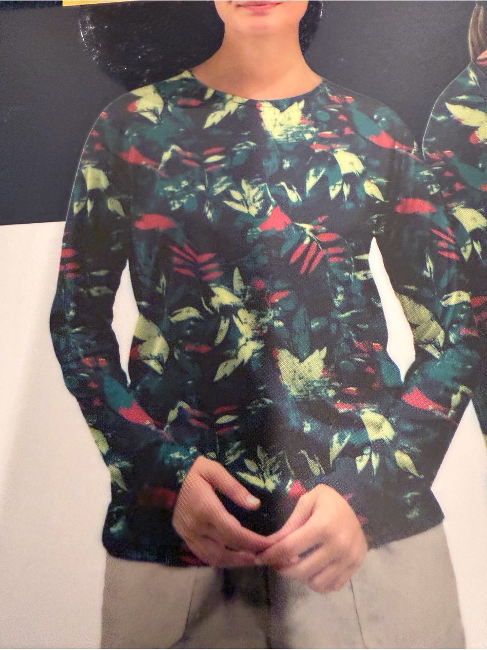 Floral-Print Long Sleeve Crewneck Top in Teal and Green